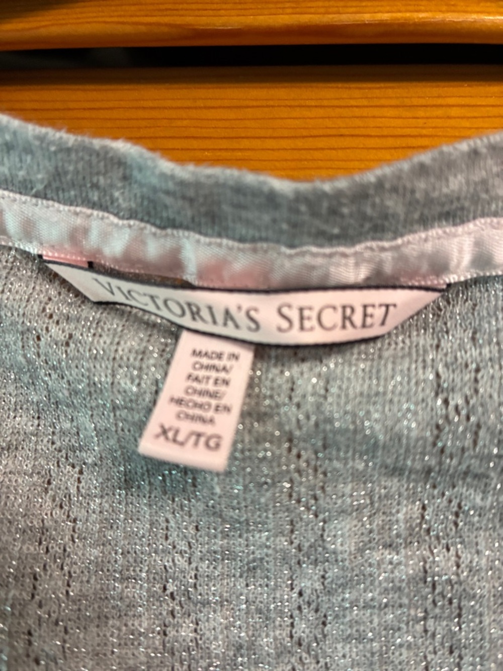 Victoria's Secret Light Gray Ribbed Henley Long Sleeve Top length 25” - Picture 2 of 3